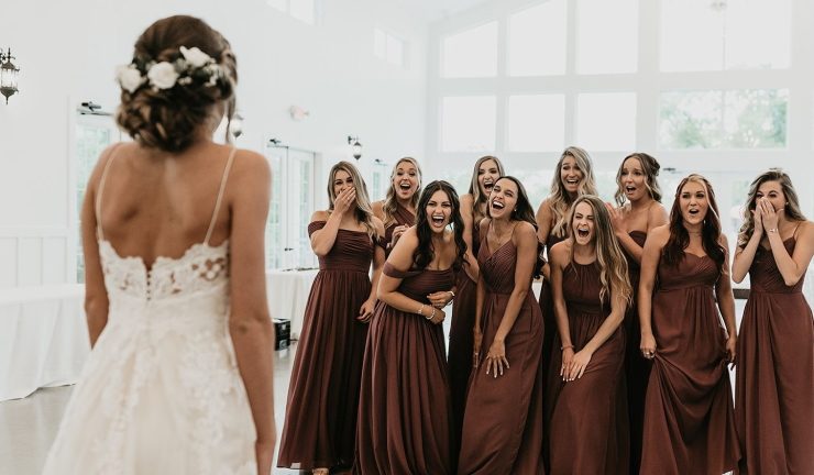 Wedding photoshoot ideas for bride and her bridesmaids